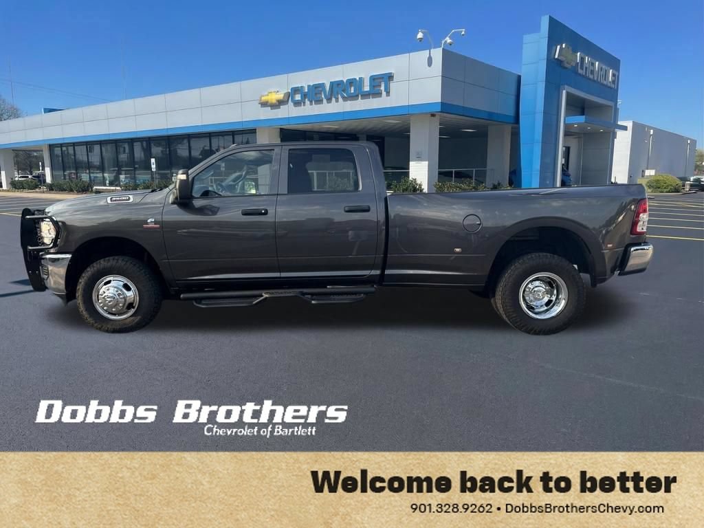 Used 2024 RAM 3500 Tradesman w/ Chrome Appearance Group AWD/4WD image 4