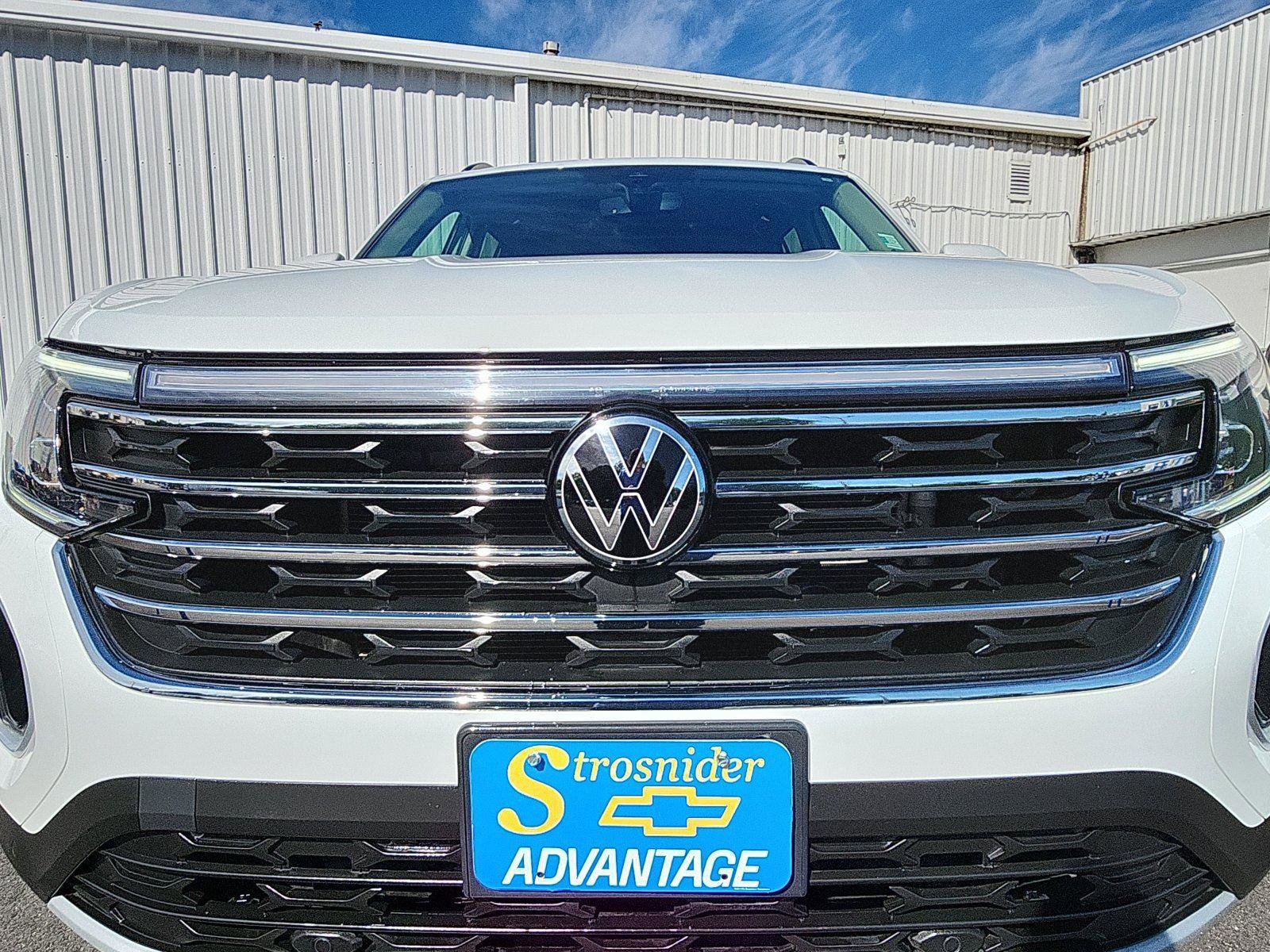 Used 2024 Volkswagen Atlas SE w/ Panoramic Sunroof Package AWD/4WD image 14