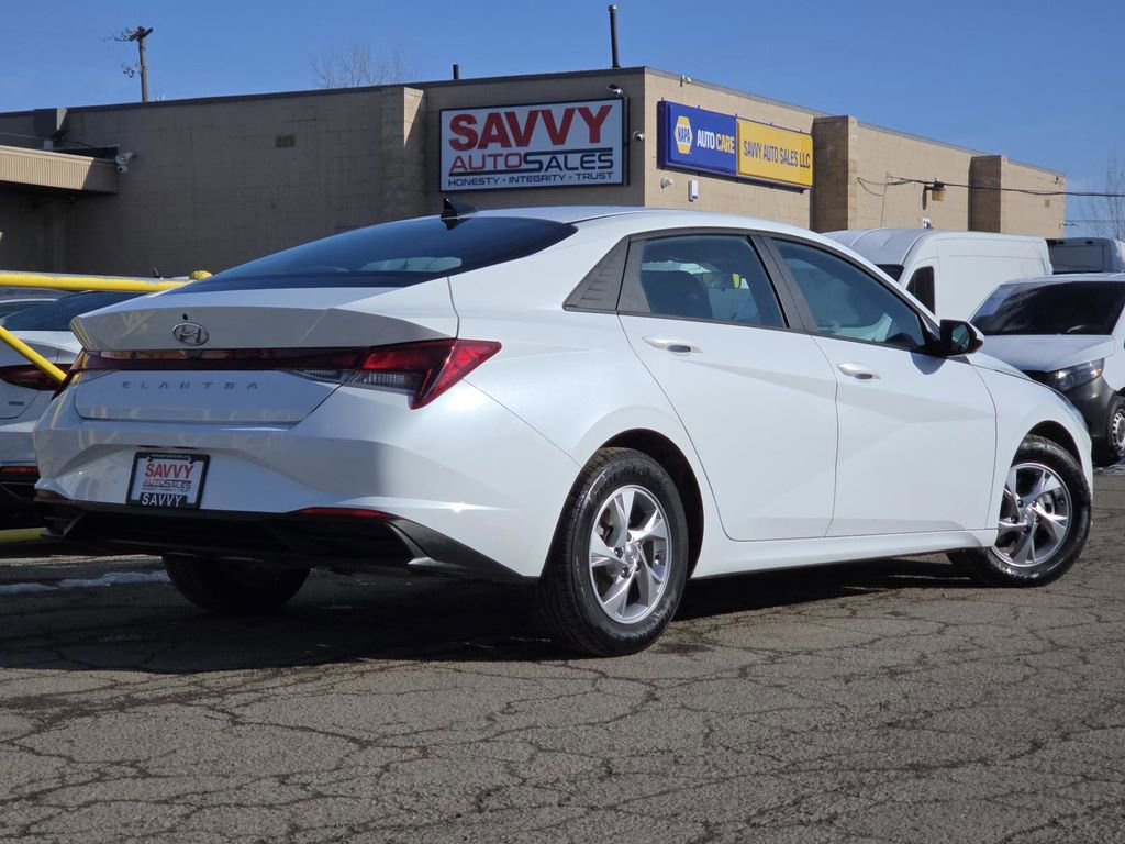Used 2021 Hyundai Elantra SE image 12
