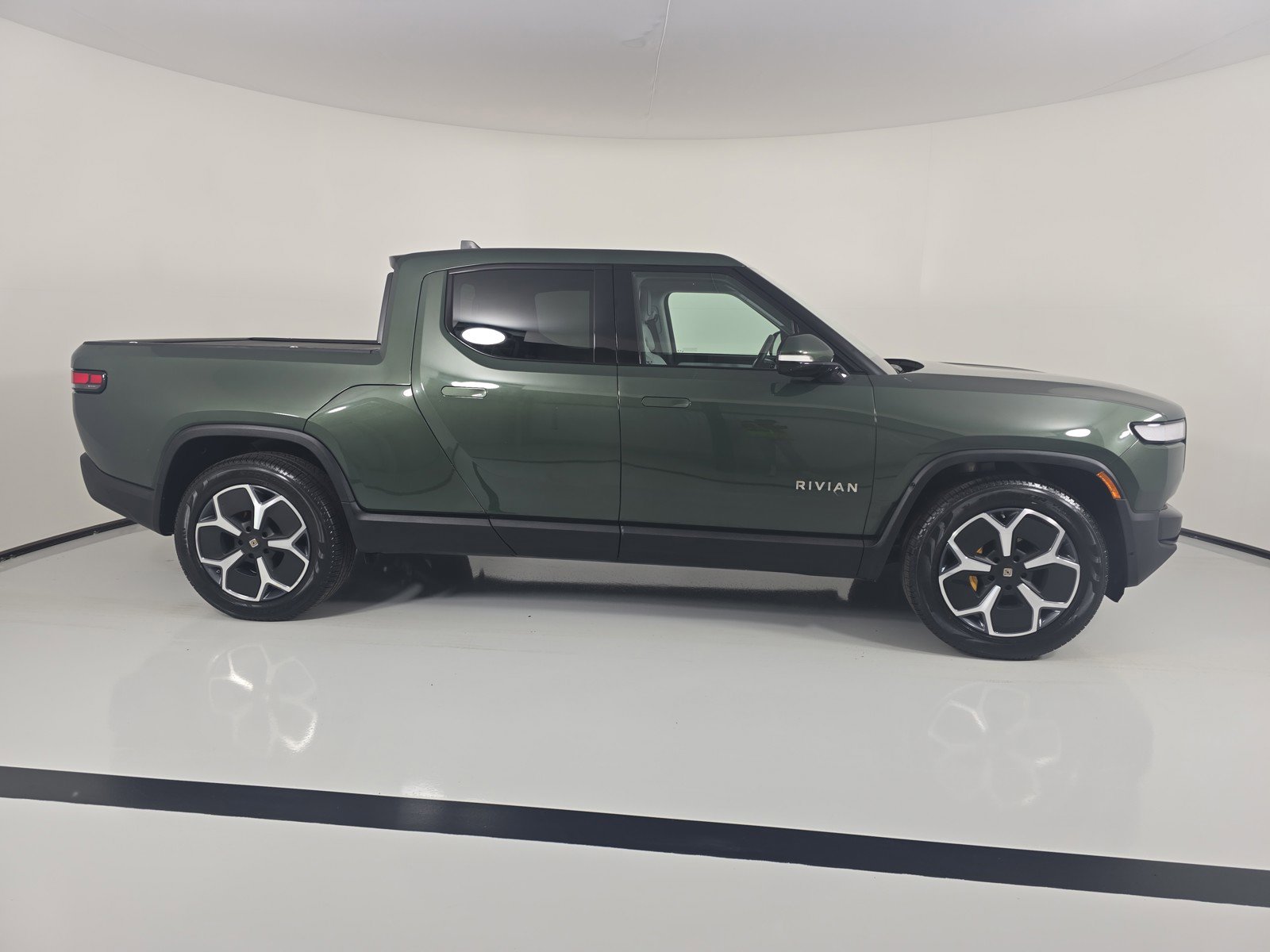 Used 2022 Rivian R1T Adventure AWD/4WD image 6