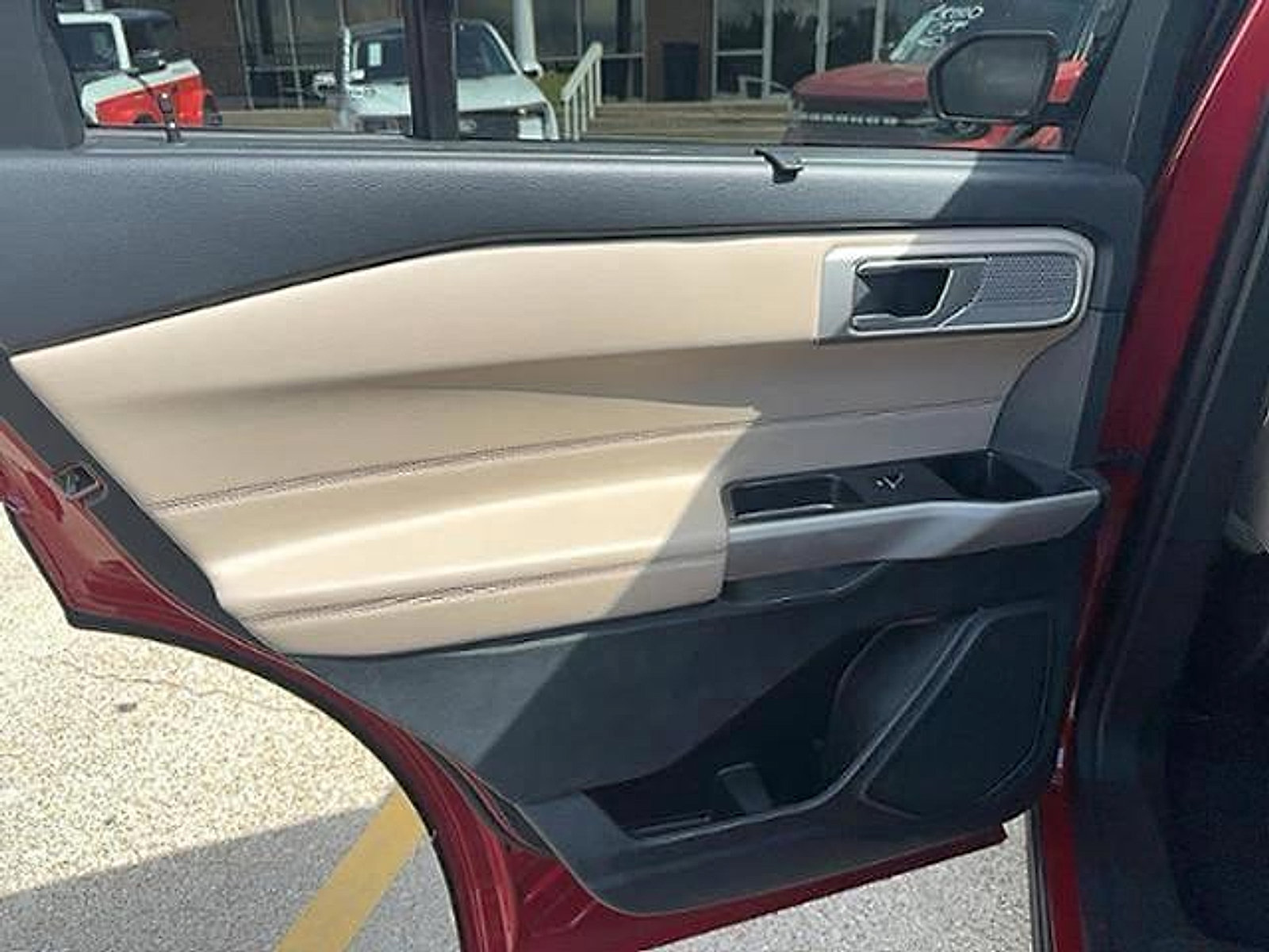 Used 2024 Ford Explorer Limited image 12