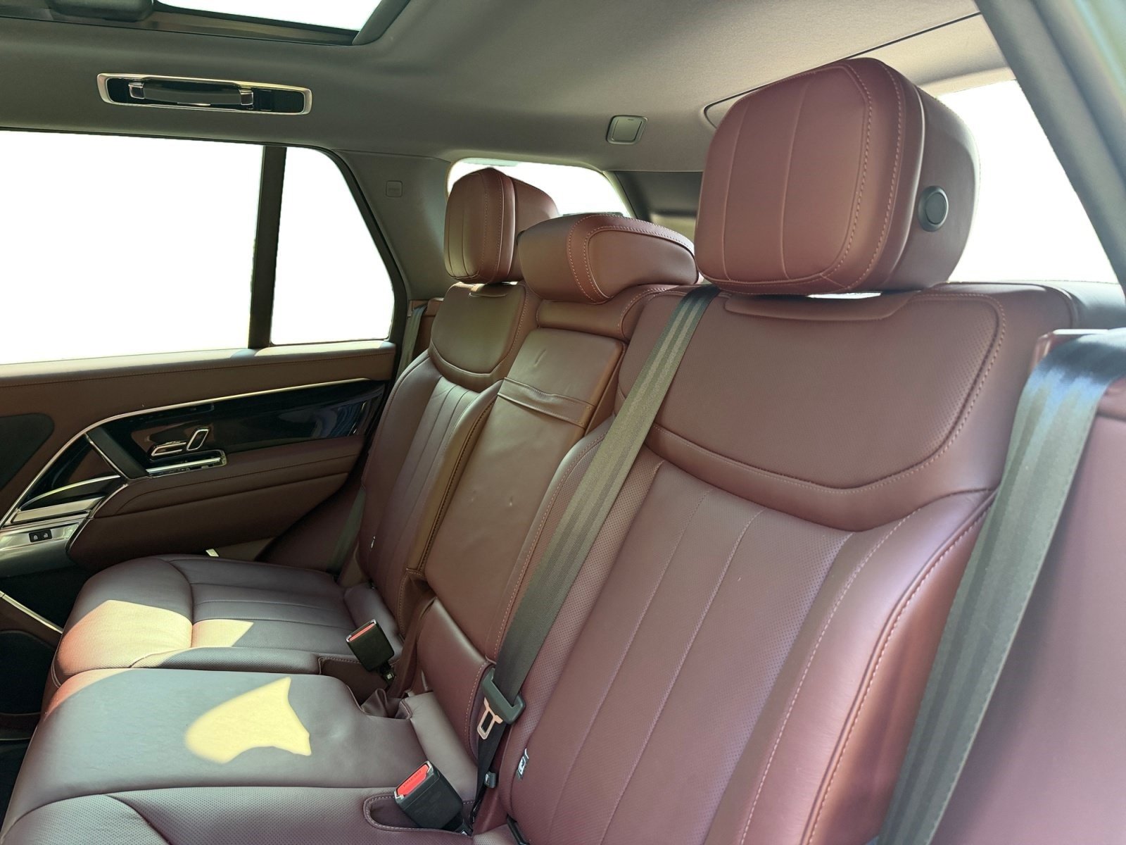 Certified 2025 Land Rover Range Rover SE AWD/4WD image 16