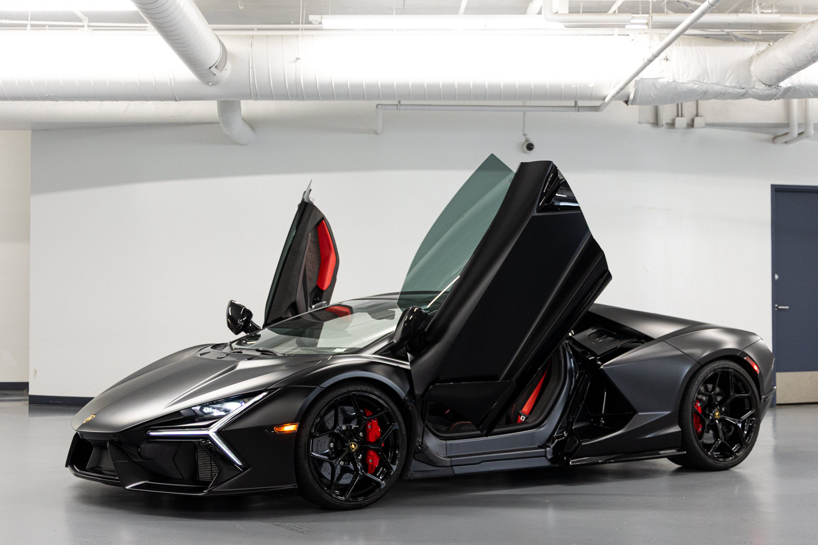 Used 2024 Lamborghini Revuelto AWD/4WD image 2