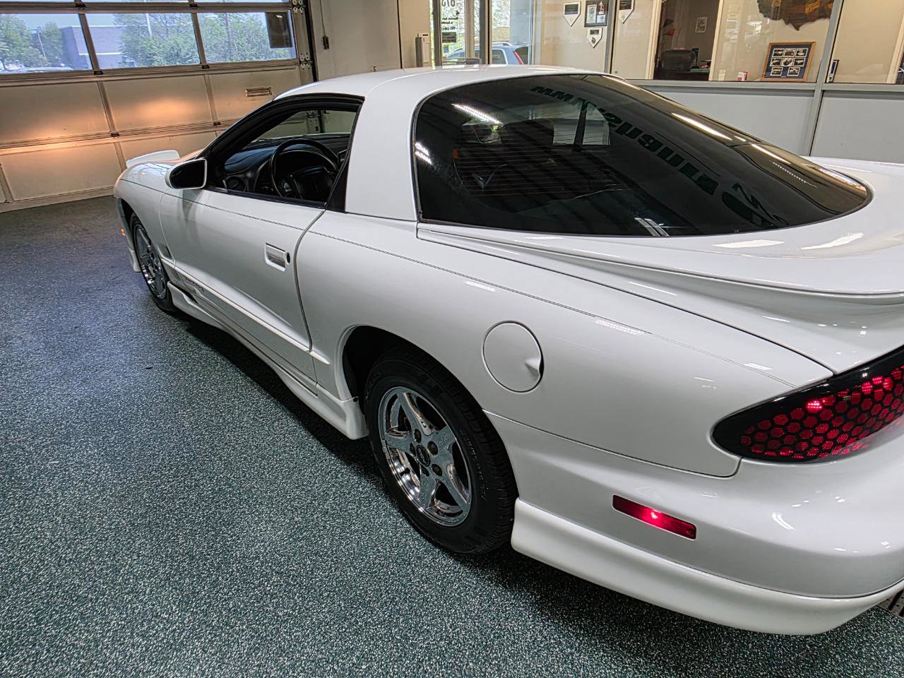 Used 2002 Pontiac Firebird Formula w/ Opt Pkg image 10