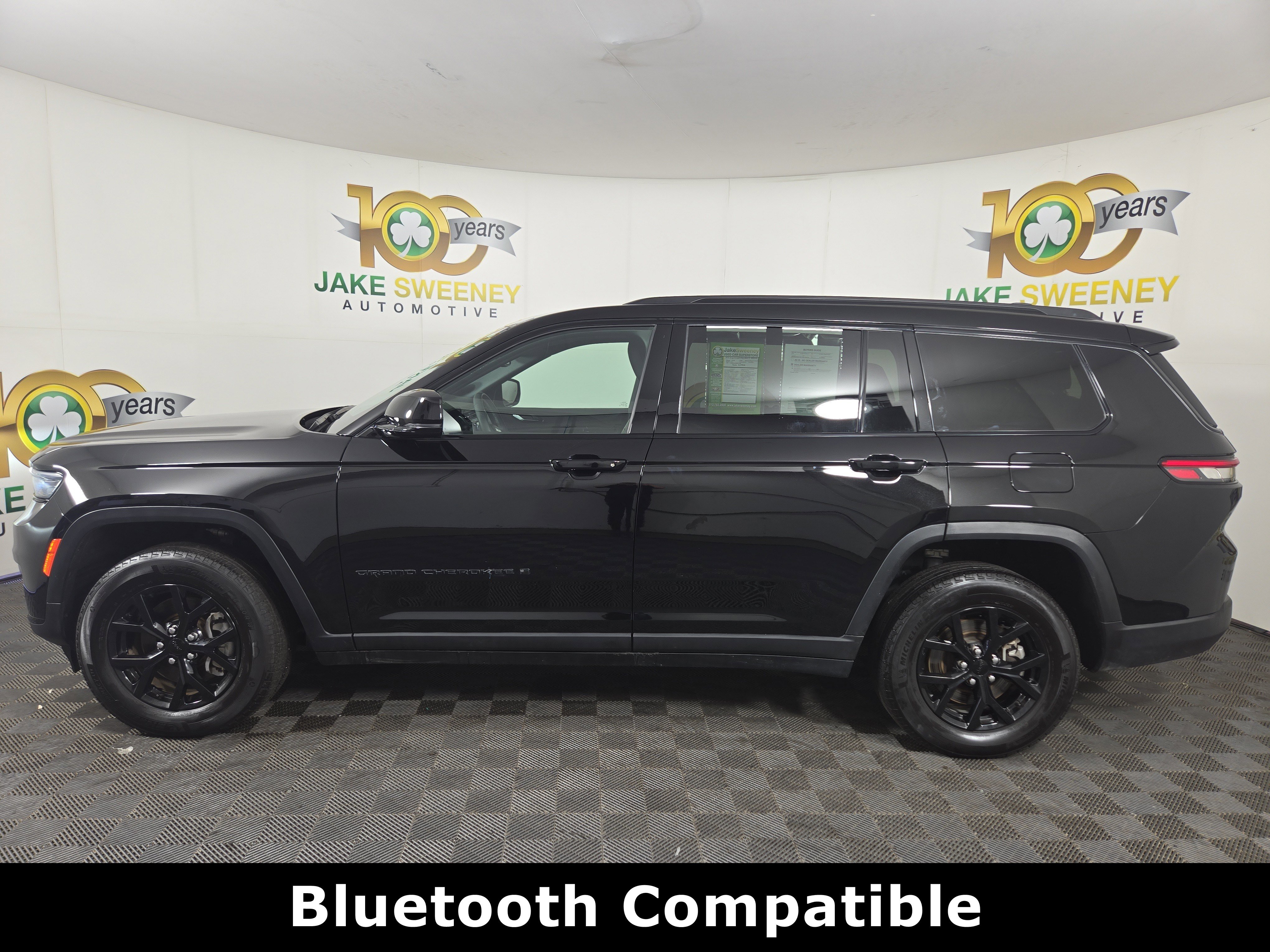 Used 2024 Jeep Grand Cherokee L Laredo image 4