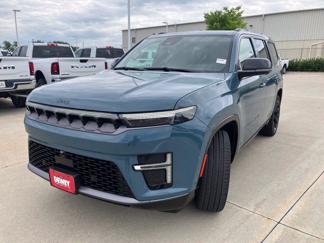 New 2026 Jeep Grand Wagoneer Limited AWD/4WD image 3