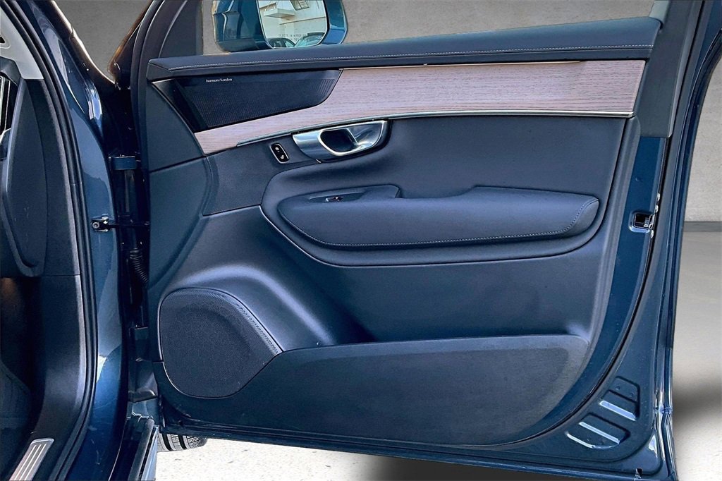 Certified 2026 Volvo XC90 B6 Plus w/ Protection Package Premier image 29
