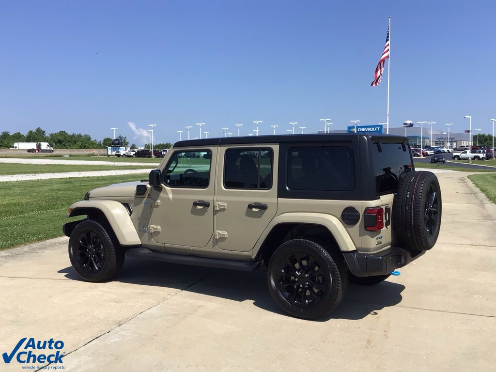 Used 2022 Jeep Wrangler Unlimited Sahara w/ Cold Weather Group image 4