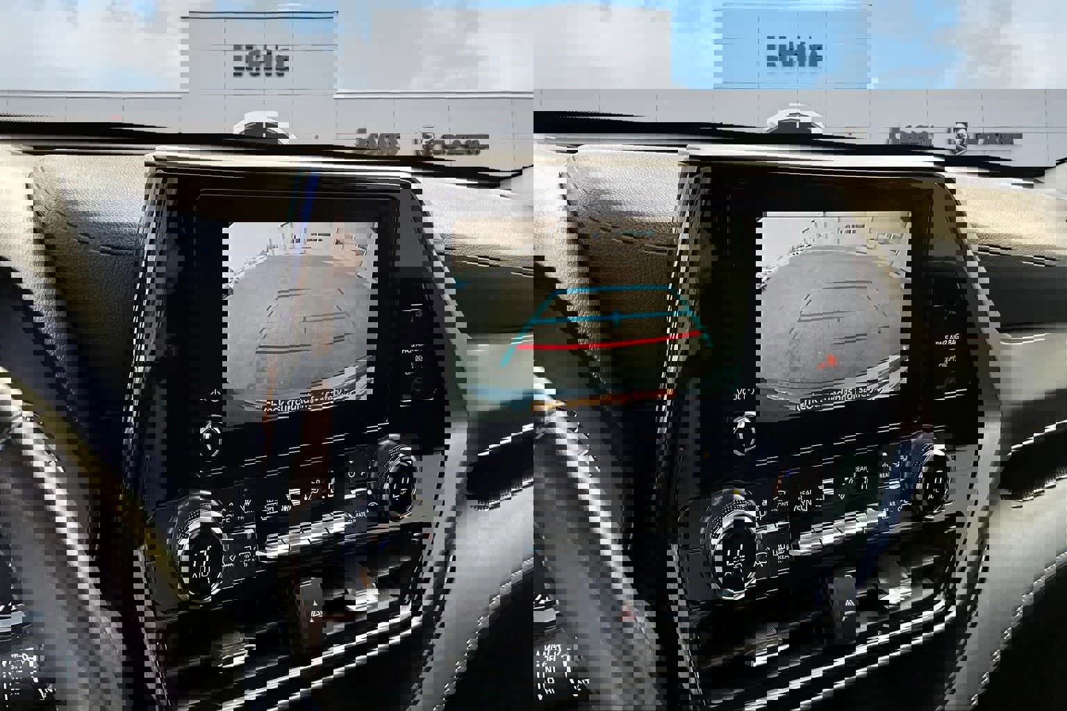 Used 2024 Toyota Highlander LE image 27