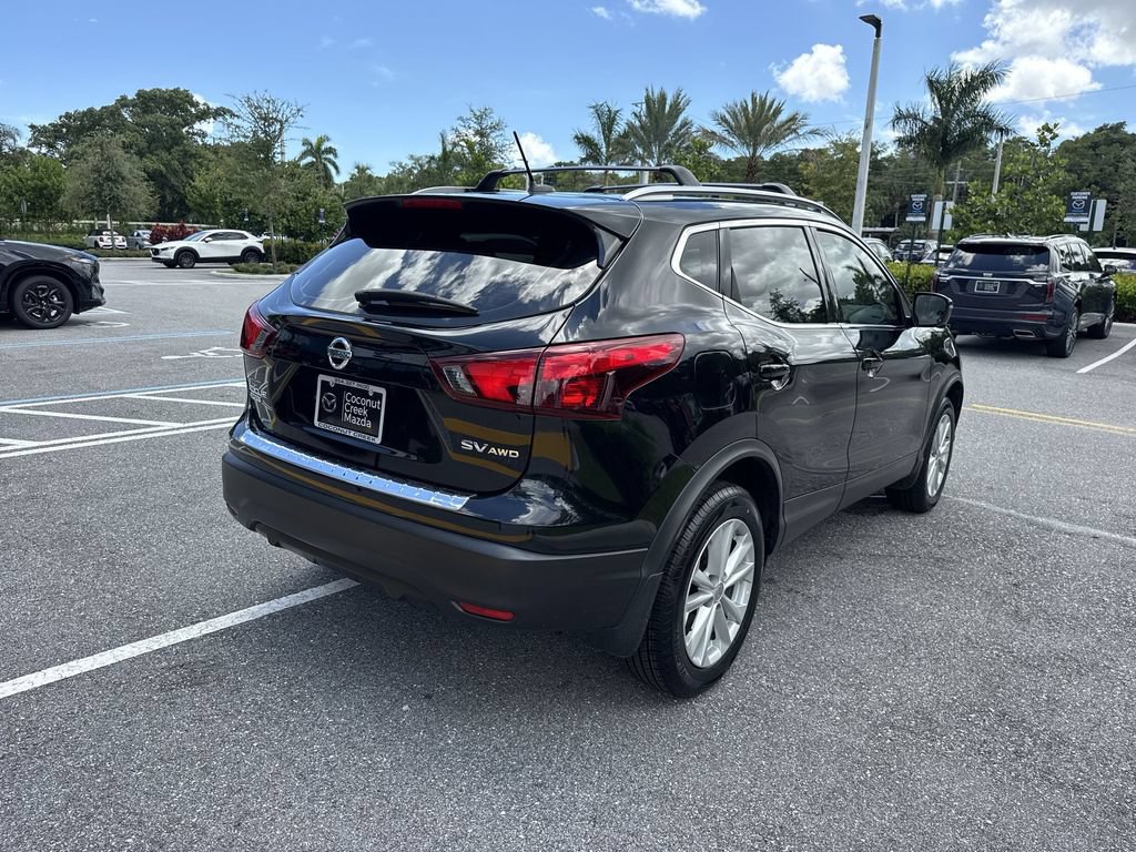 Used 2018 Nissan Rogue Sport SV w/ SV Technology Package AWD/4WD image 3