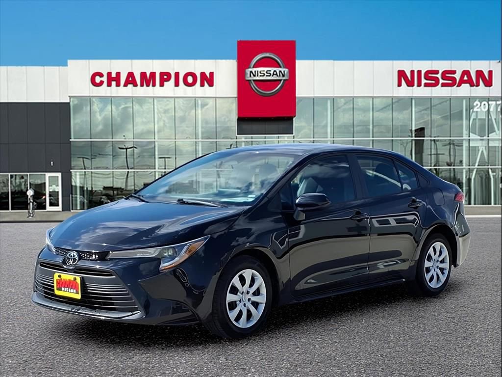 Used 2023 Toyota Corolla LE image 3