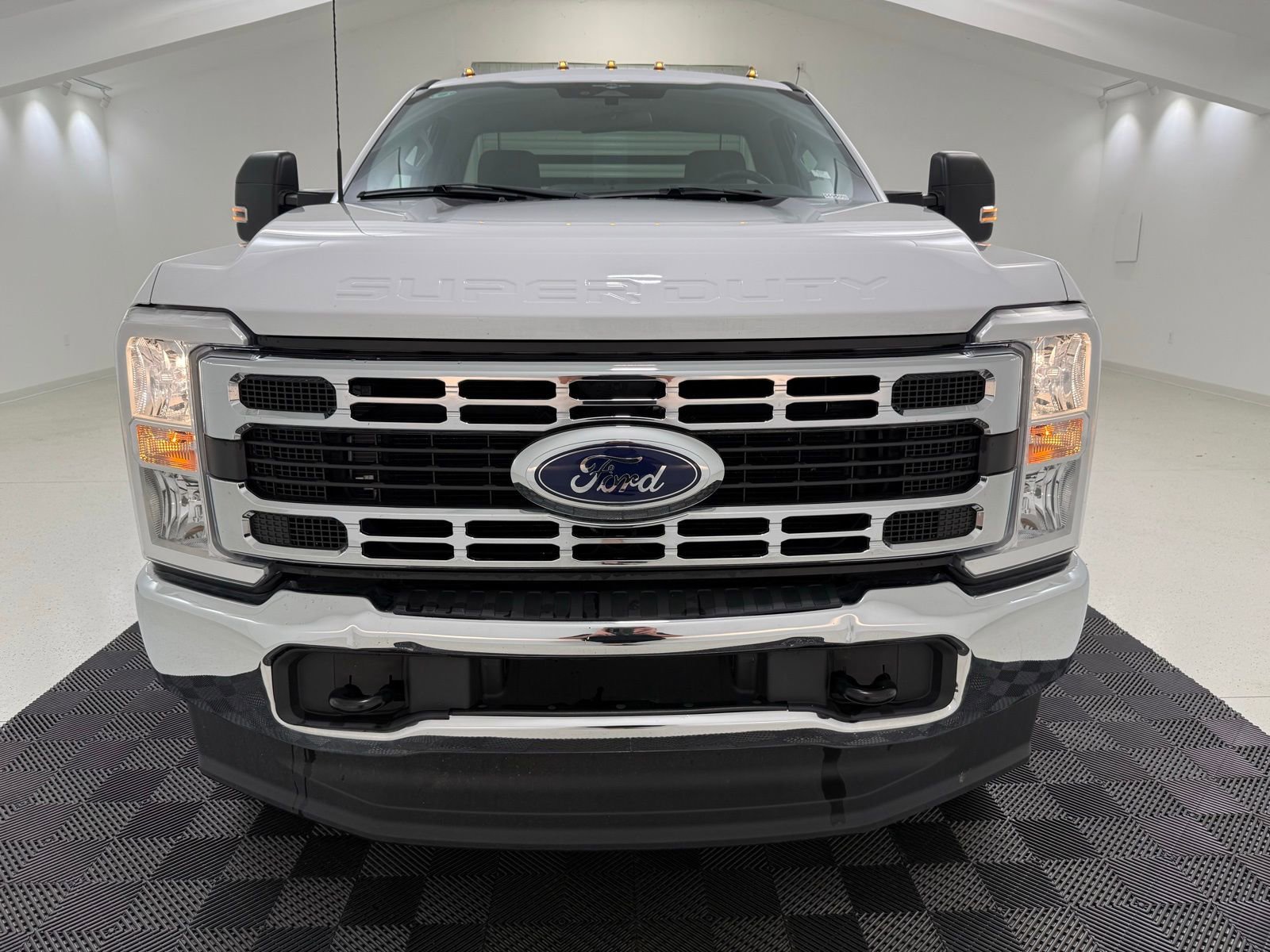 Used 2023 Ford F350 XLT w/ Snow Plow Prep Package AWD/4WD image 2