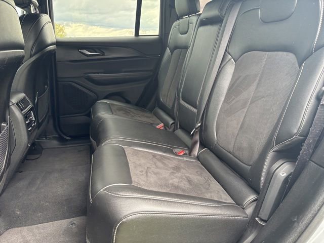 Used 2024 Jeep Grand Cherokee Altitude AWD/4WD image 9