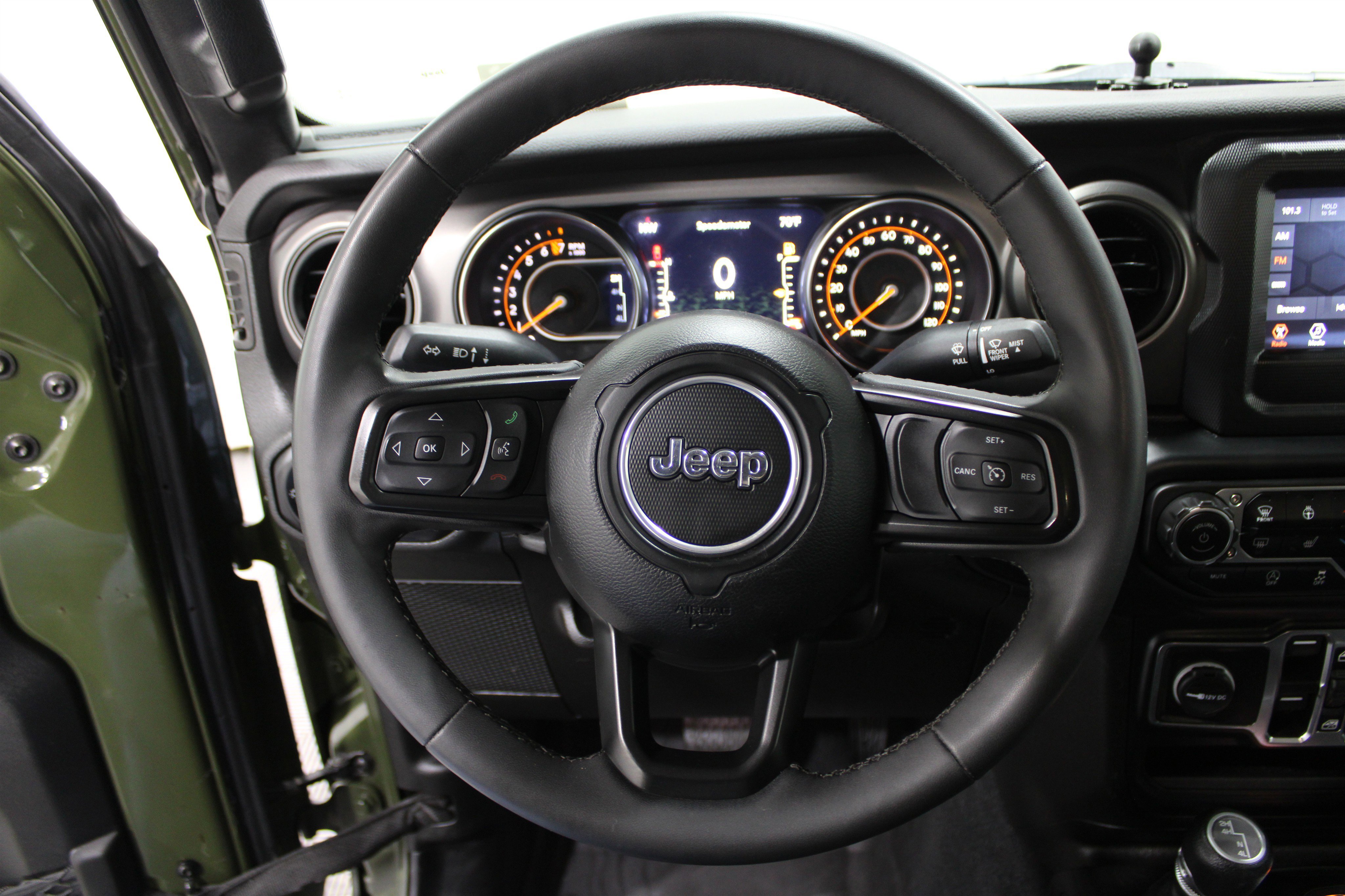 Used 2023 Jeep Gladiator Willys image 8