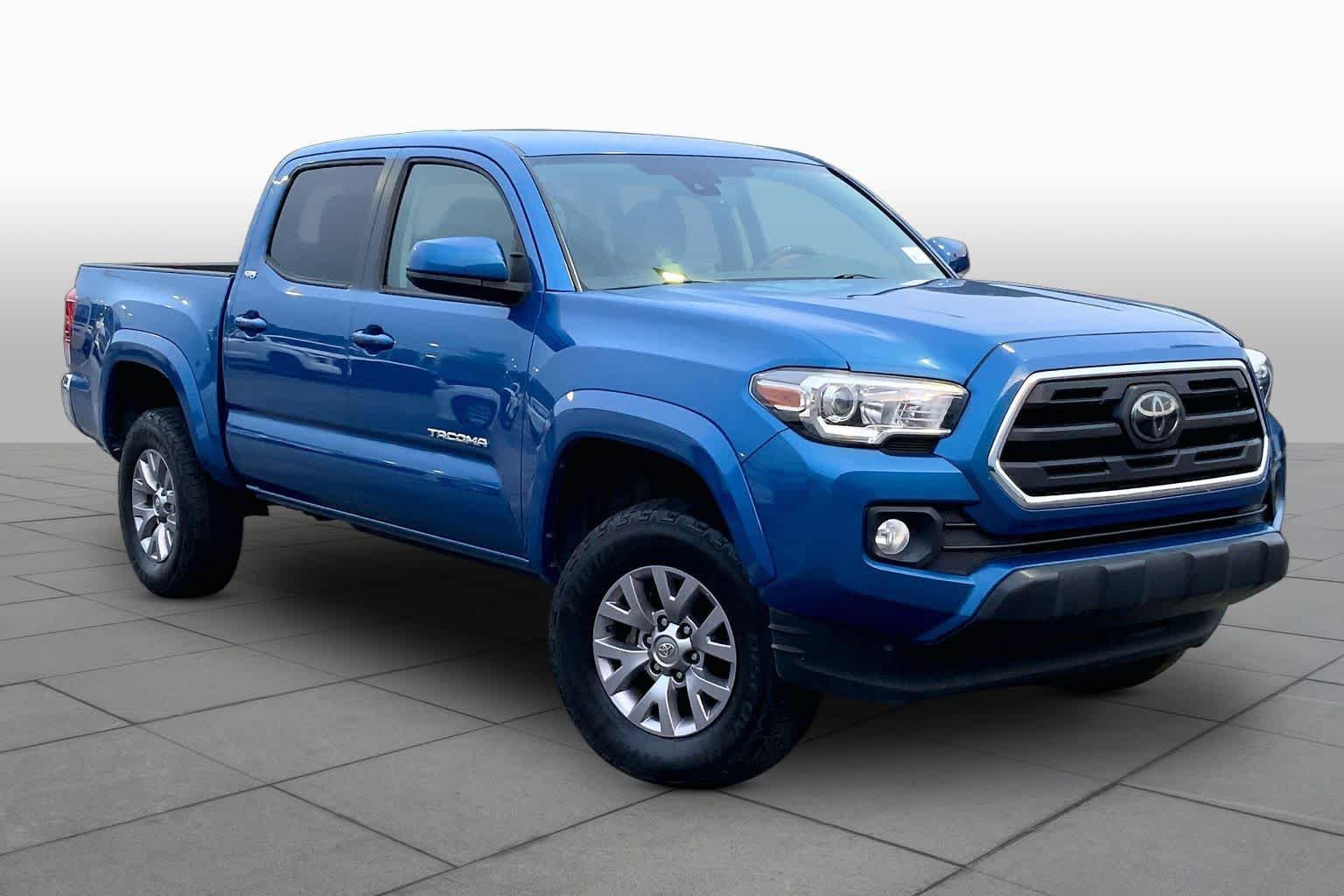 Used 2018 Toyota Tacoma SR5 AWD/4WD image 3