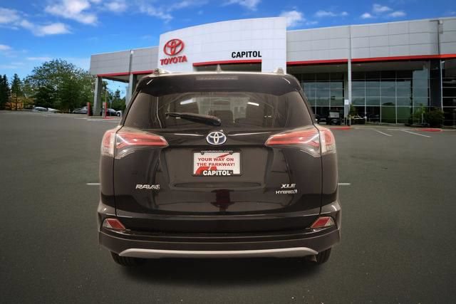 Used 2018 Toyota RAV4 XLE AWD/4WD image 3