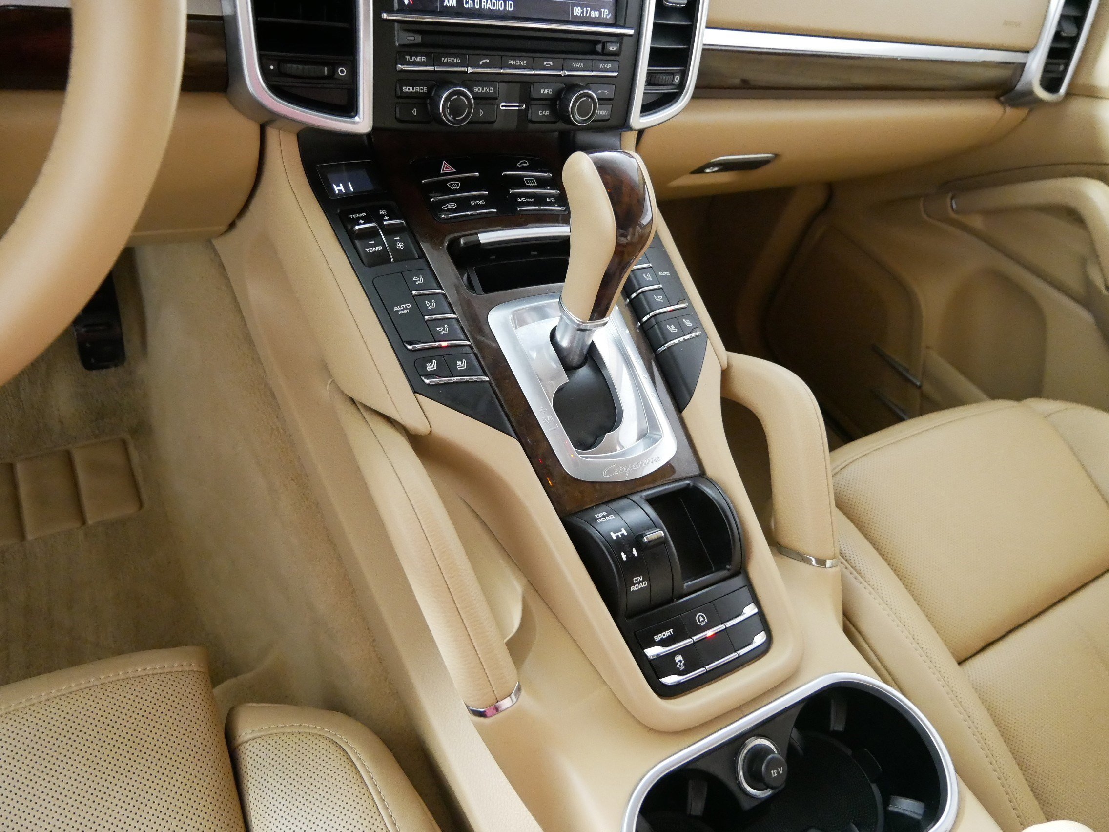 Used 2014 Porsche Cayenne AWD/4WD image 24