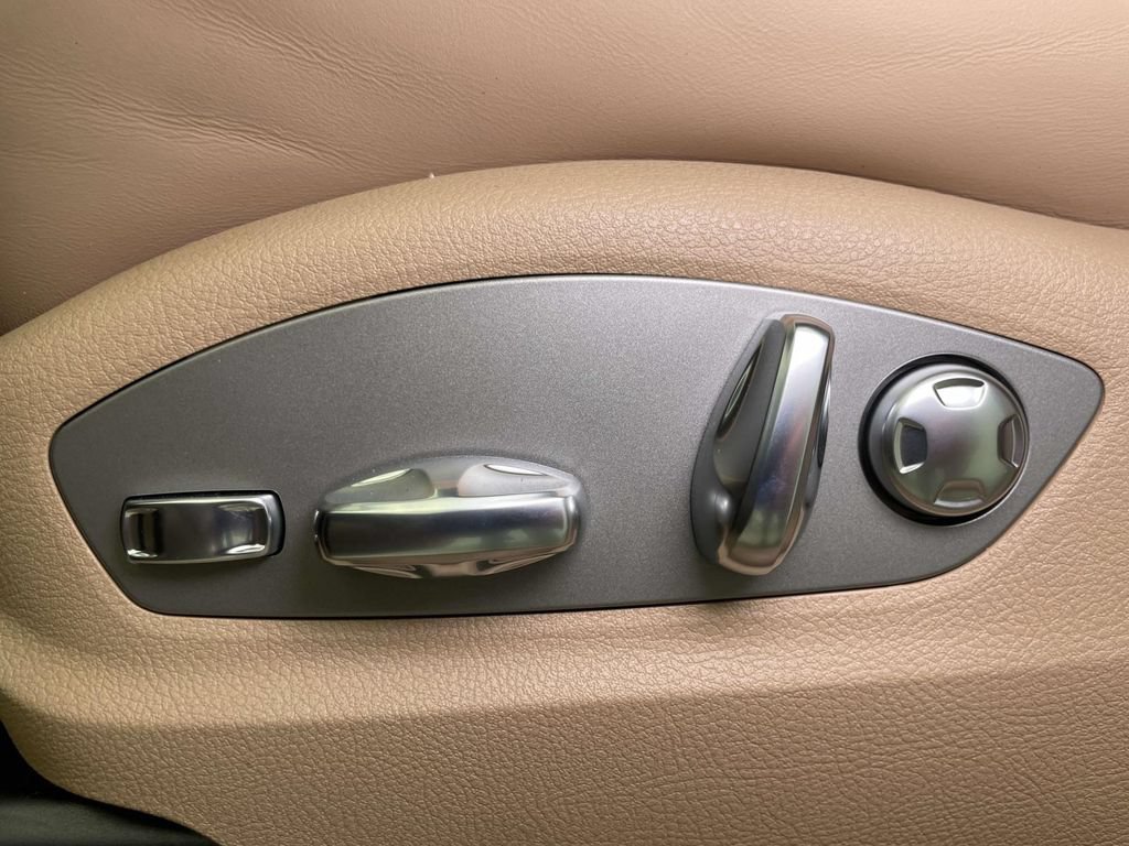 New 2026 Porsche Macan AWD/4WD image 17