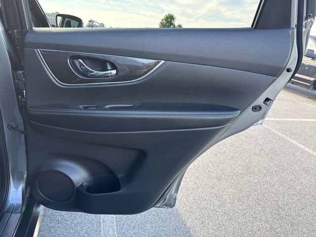 Used 2019 Nissan Rogue SV w/ Premium Package AWD/4WD image 16