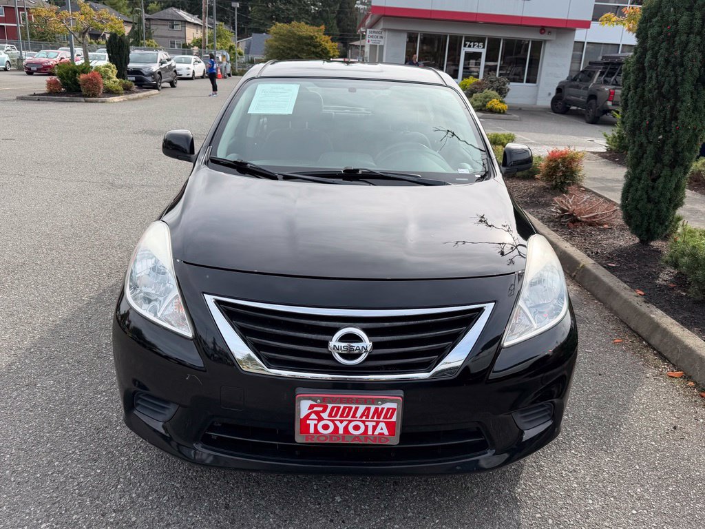 Used 2014 Nissan Versa SV FWD image 5