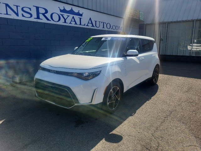 Used 2023 Kia Soul EX FWD image 2