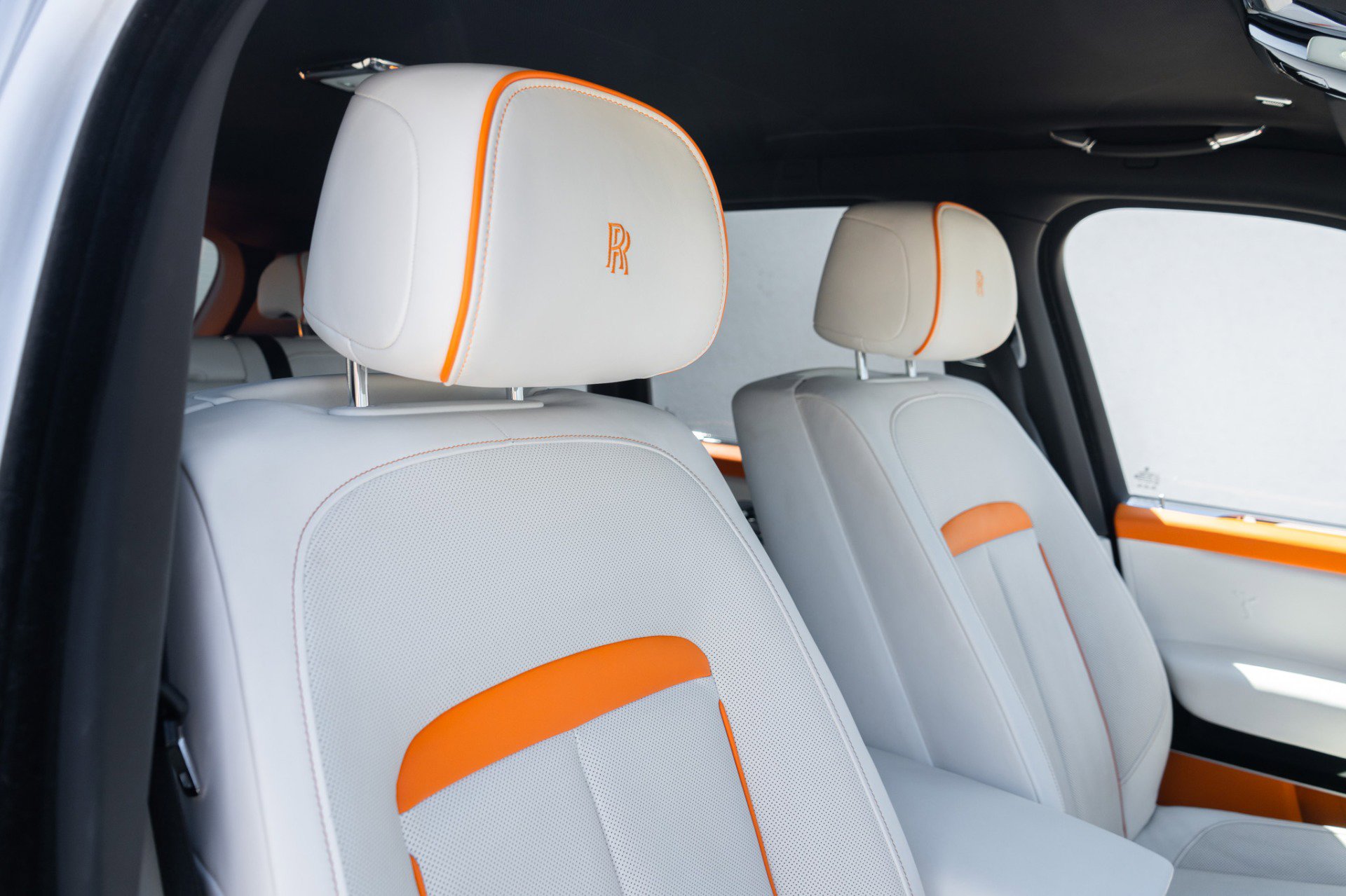 Used 2022 Rolls-Royce Cullinan w/ Cullinan Package image 23