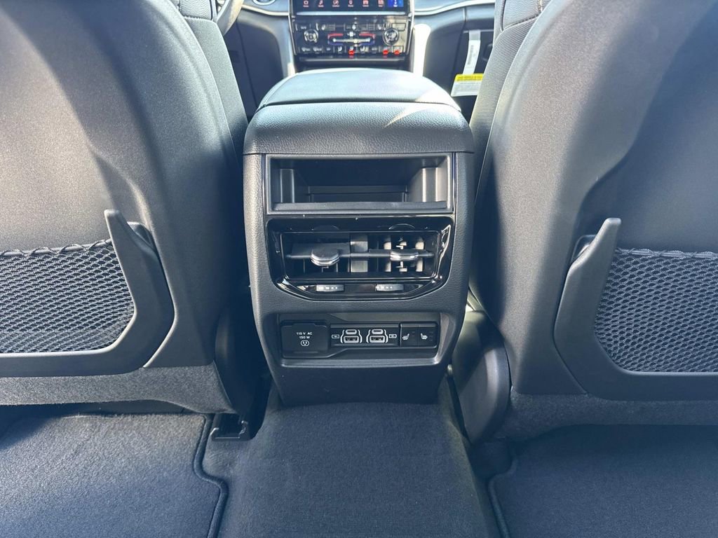 New 2025 Jeep Grand Cherokee Limited w/ Black Appearance Package image 30