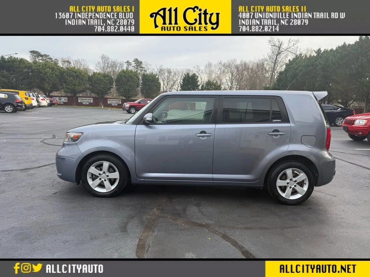 Used 2010 Scion xB FWD image 4