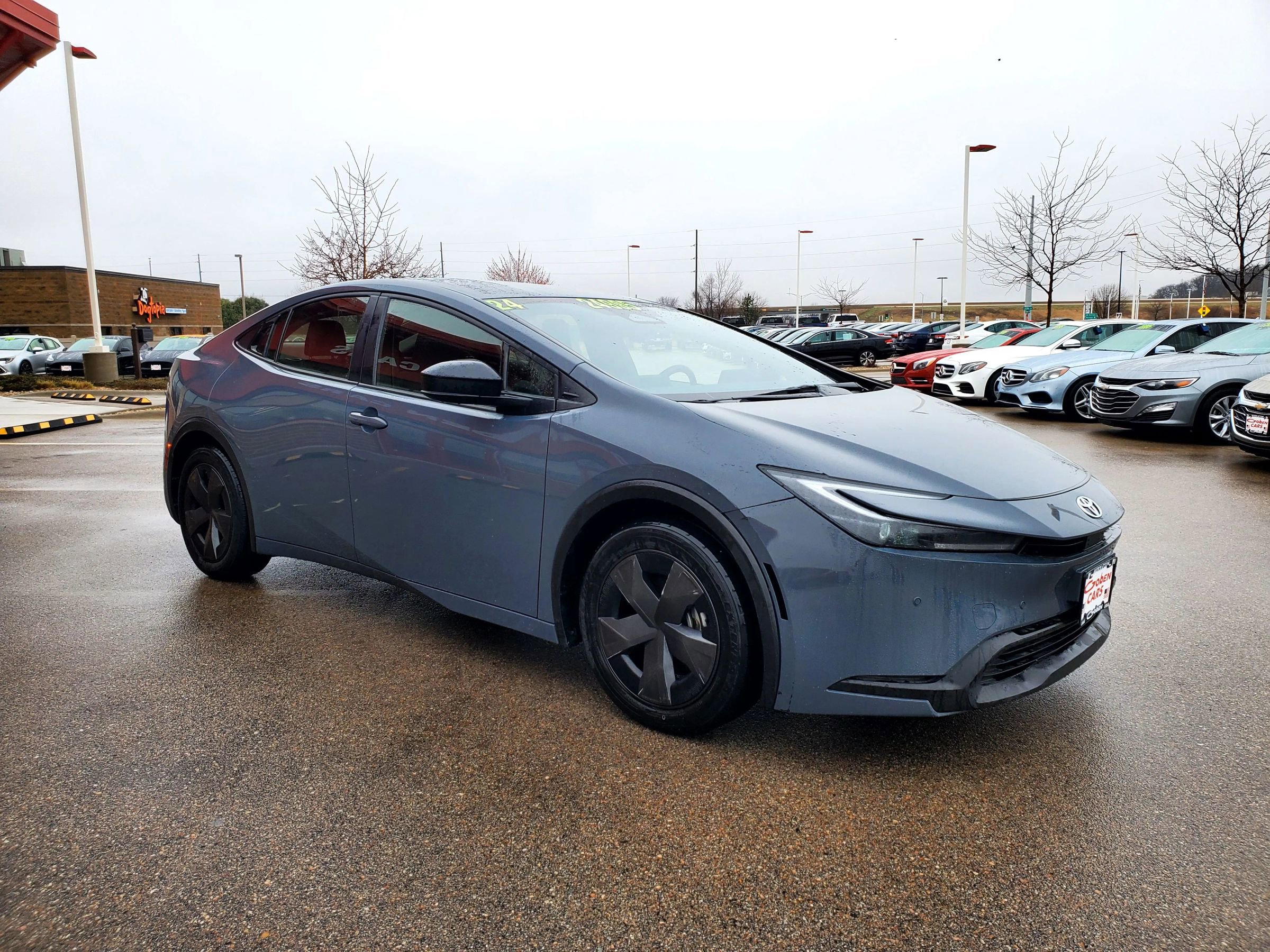 Used 2024 Toyota Prius LE FWD image 3