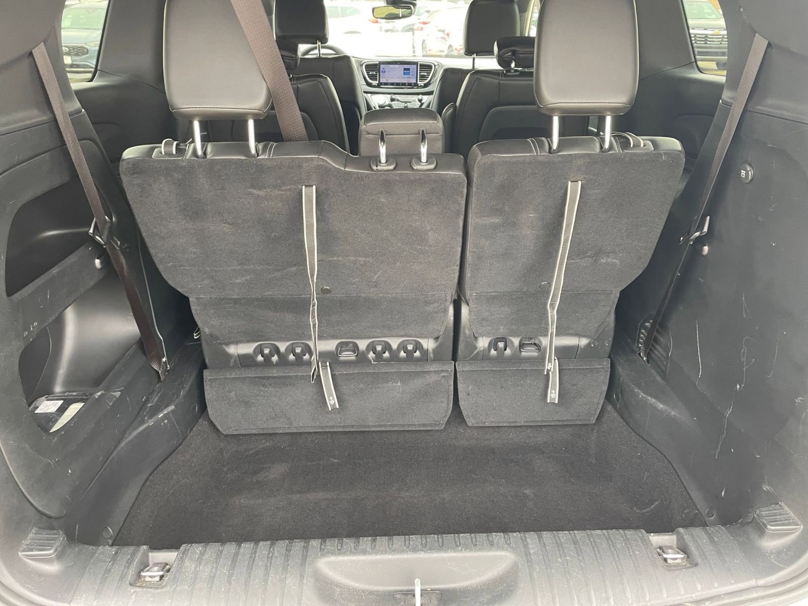 Used 2025 Chrysler Pacifica Select image 34