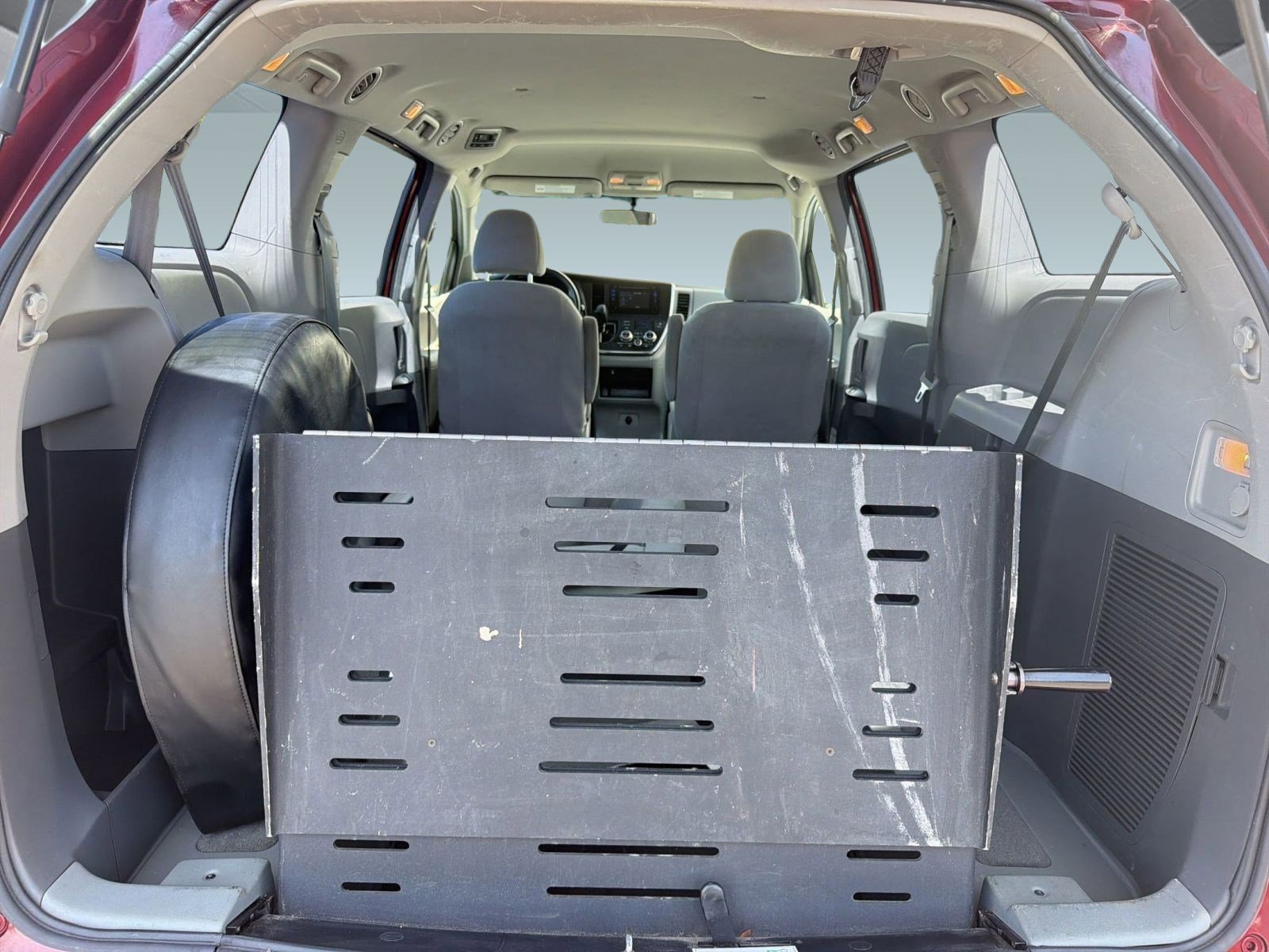 Used 2017 Toyota Sienna L FWD image 26