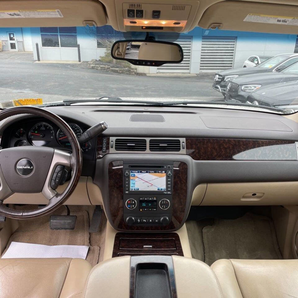 Used 2011 GMC Yukon XL Denali AWD/4WD image 19