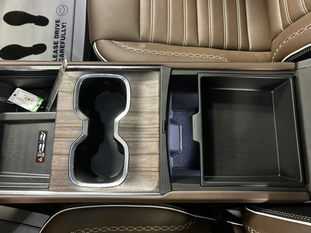 New 2026 GMC Acadia Denali Ultimate w/ LPO, Floor Liner Package AWD/4WD image 18