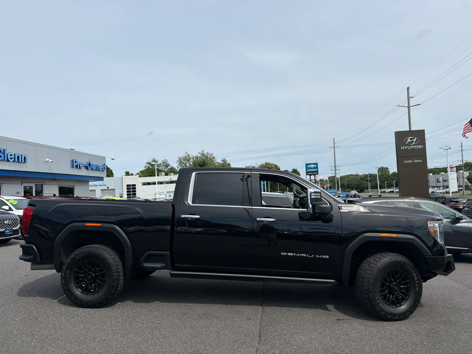 Certified 2023 GMC Sierra 3500 Denali w/ Denali Black Diamond Edition AWD/4WD image 4