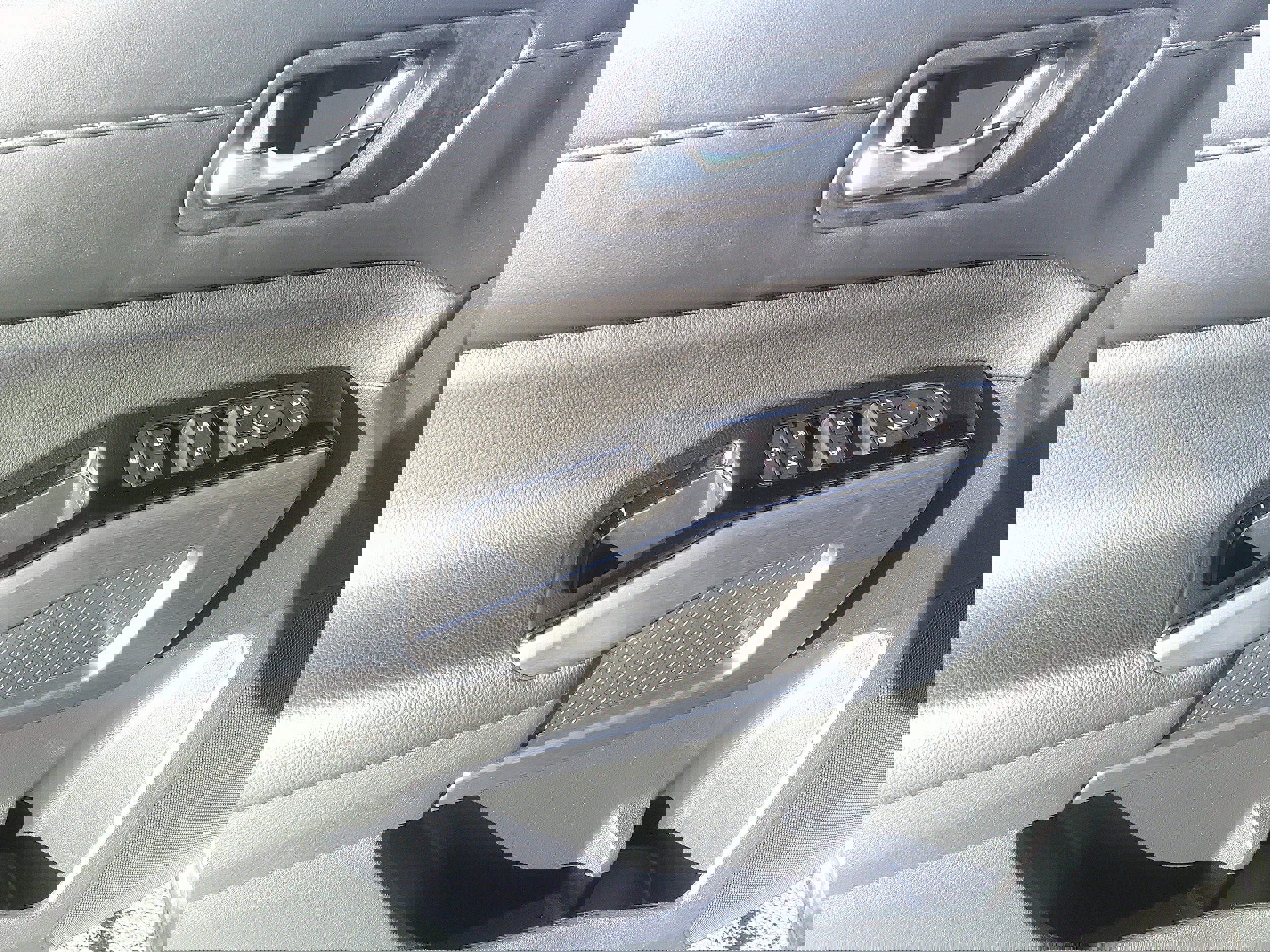 Used 2023 Nissan Pathfinder SL w/ SL Premium Package image 17