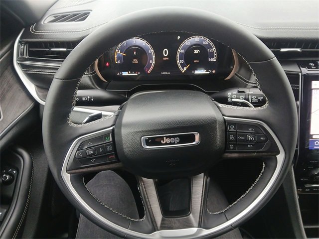 Used 2025 Jeep Grand Cherokee L Limited w/ Black Appearance Package image 14