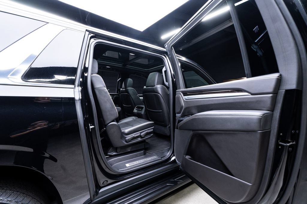 Used 2025 Cadillac Escalade ESV Premium Luxury RWD image 42