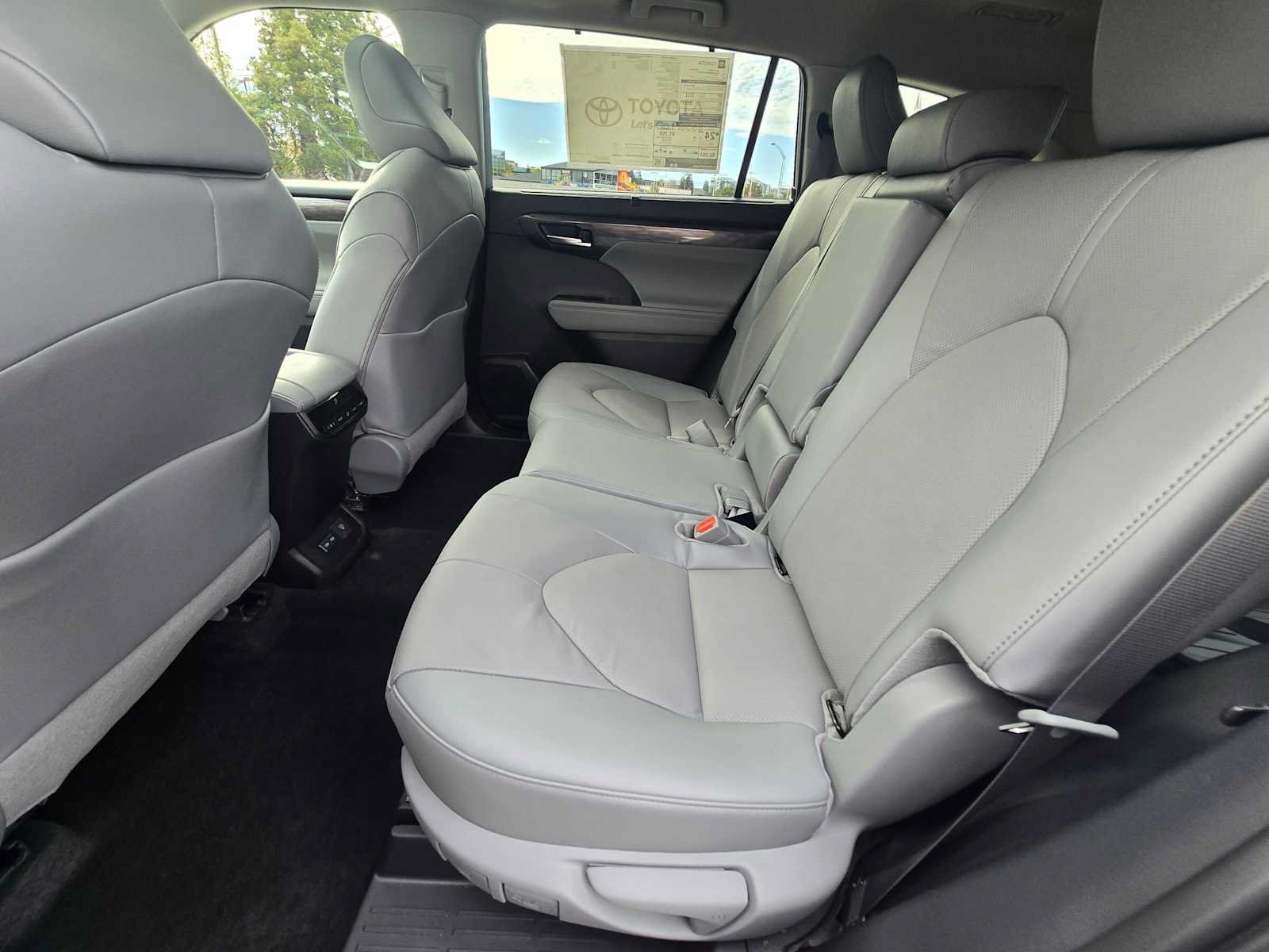 New 2026 Toyota Highlander Limited AWD/4WD image 17