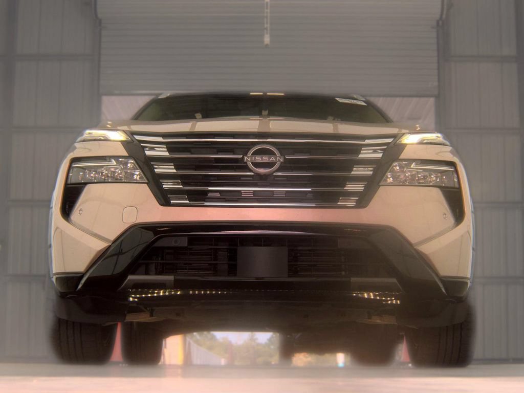 Certified 2025 Nissan Rogue Platinum w/ Tech Package AWD/4WD image 4