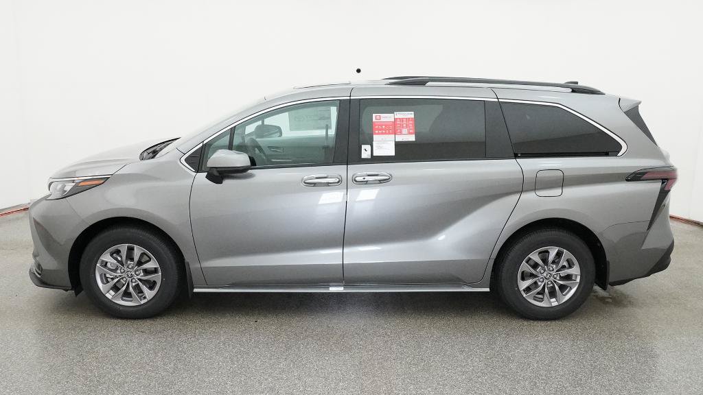New 2026 Toyota Sienna XLE FWD image 6