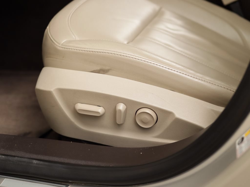 Used 2012 Buick Regal Leather FWD image 17