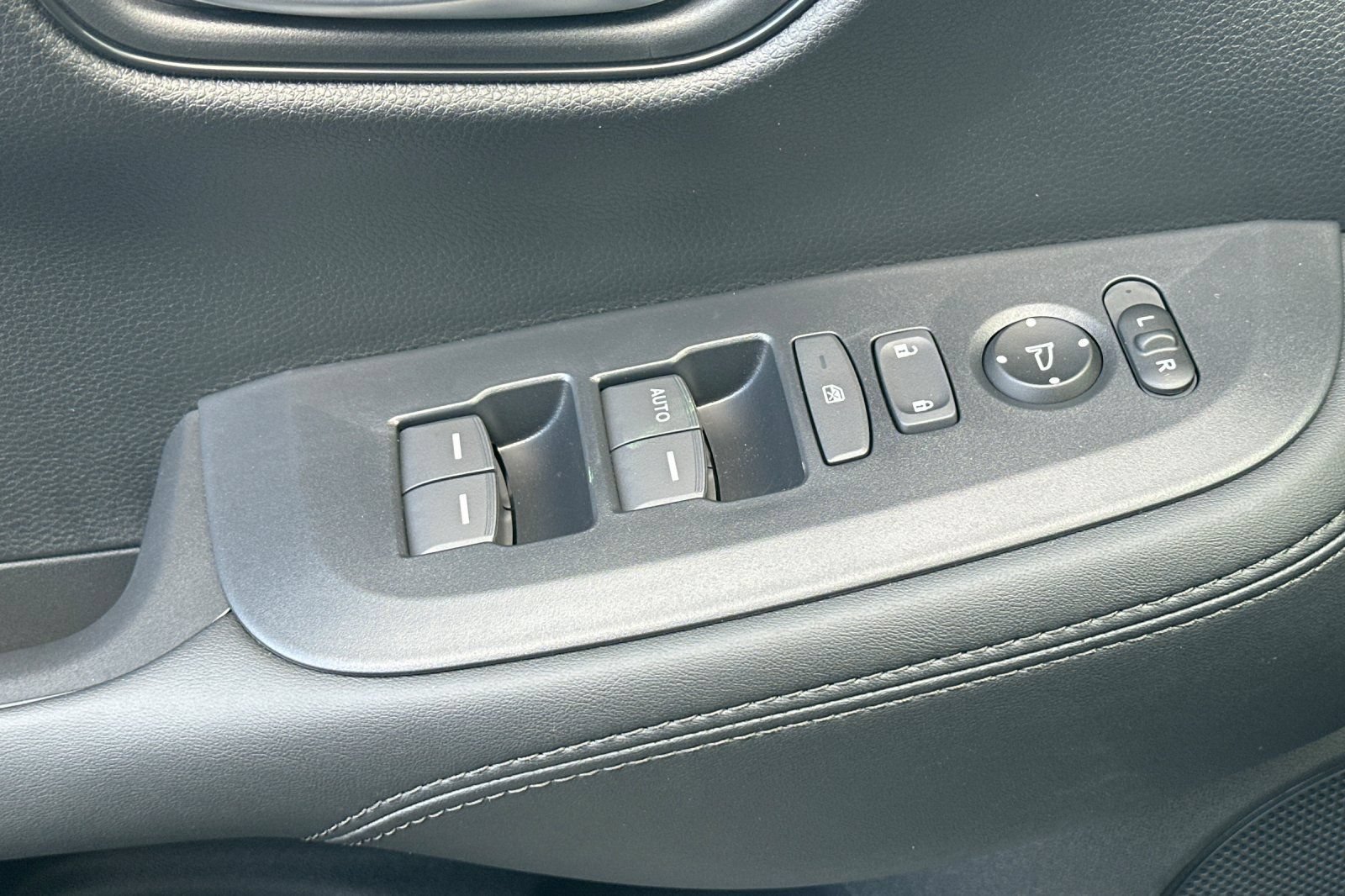 New 2027 Honda HR-V LX image 11