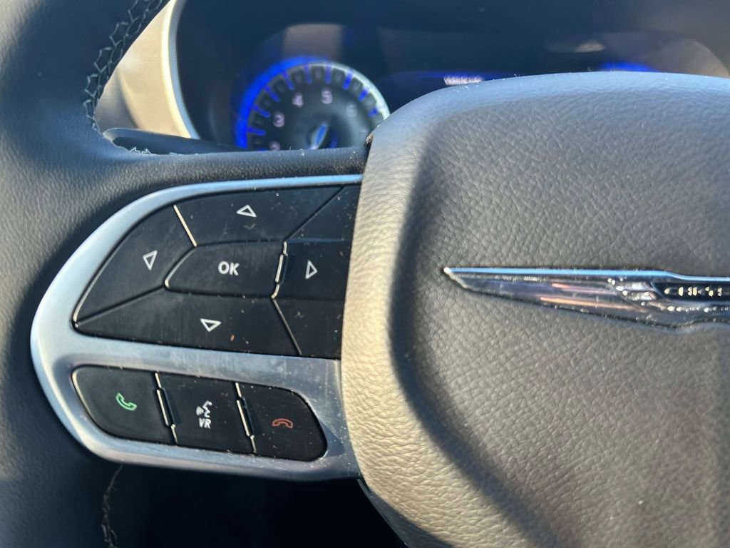 Used 2024 Chrysler Pacifica Touring-L image 24