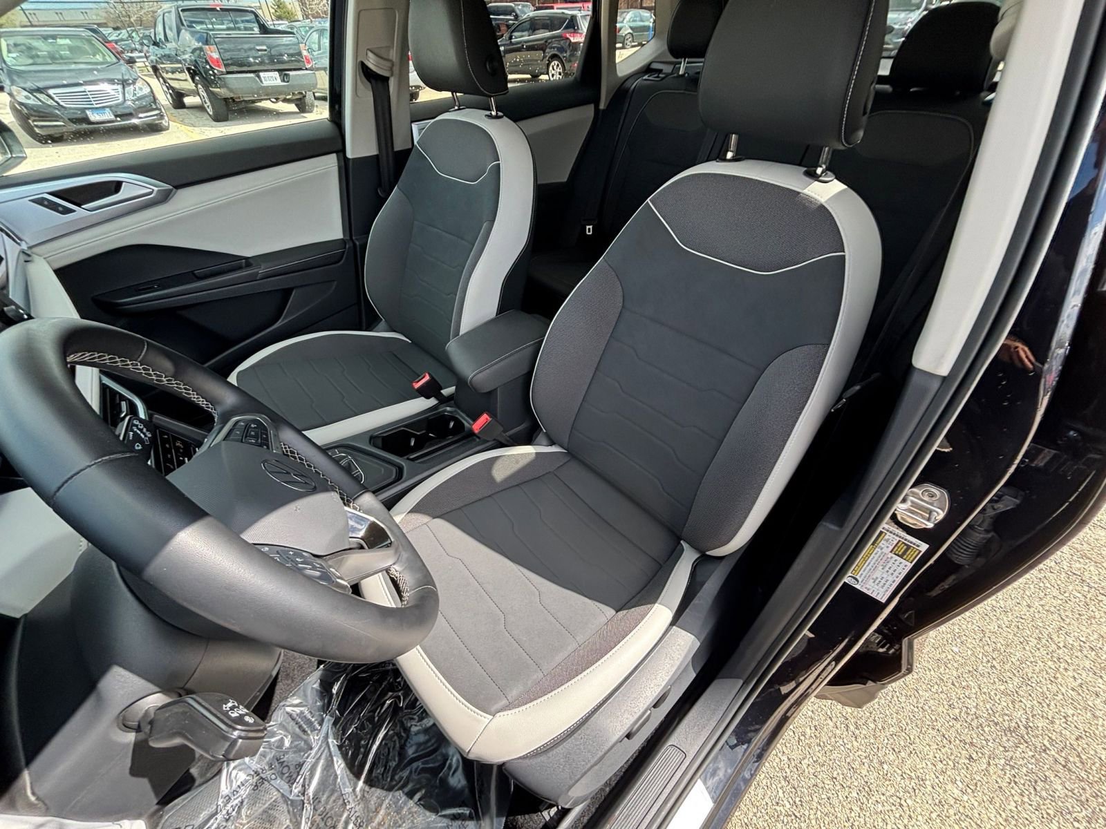 Used 2025 Volkswagen Taos SE FWD image 37