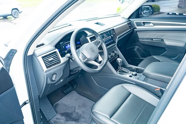 Certified 2022 Volkswagen Atlas SE w/ Black Wheel Package AWD/4WD image 18