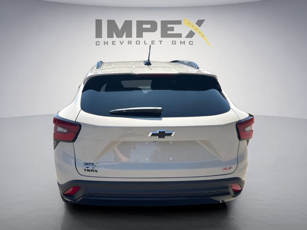New 2026 Chevrolet Trax RS w/ Sunroof Package FWD image 4