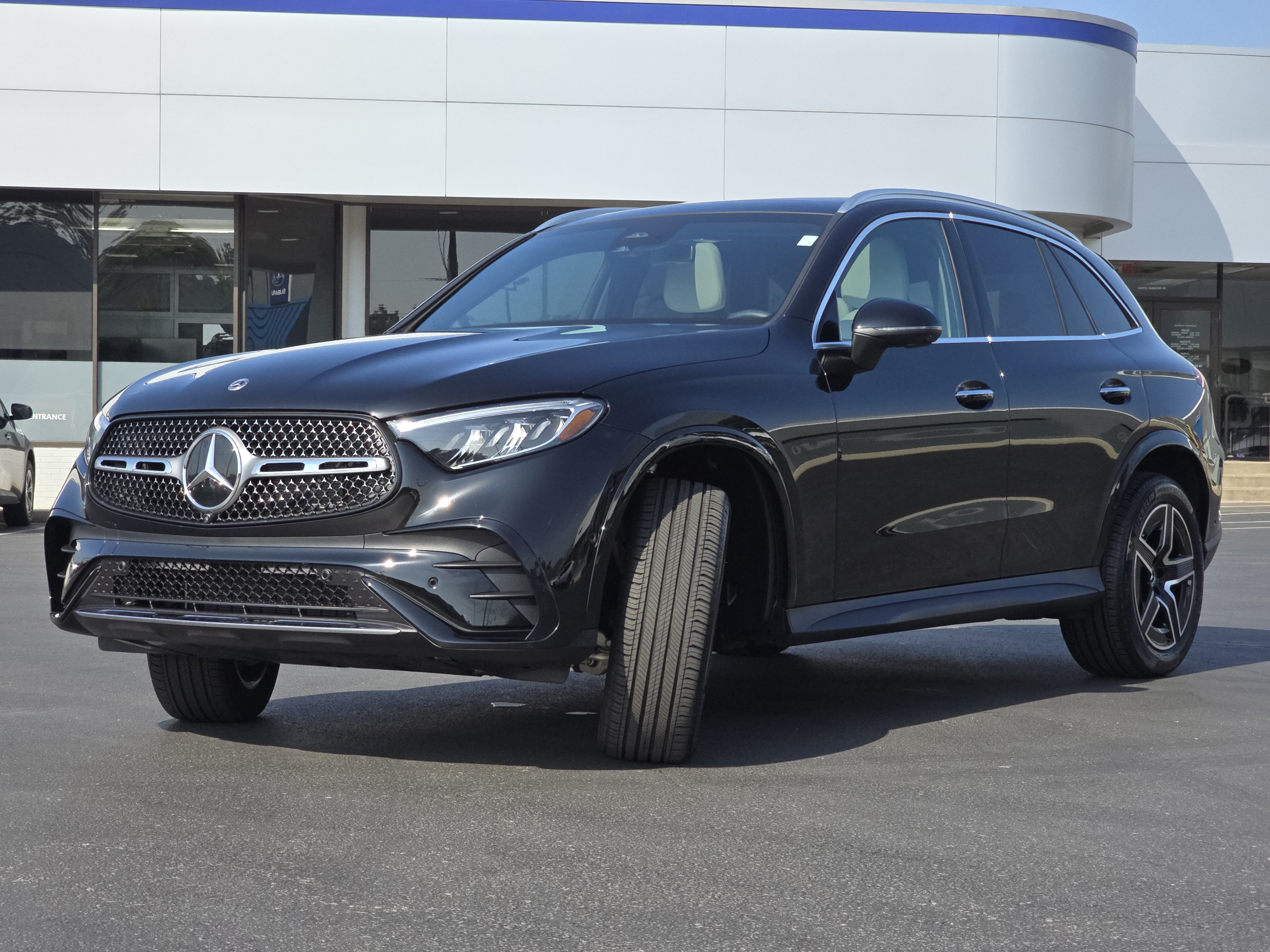 Used 2024 Mercedes-Benz GLC 300 4MATIC image 3