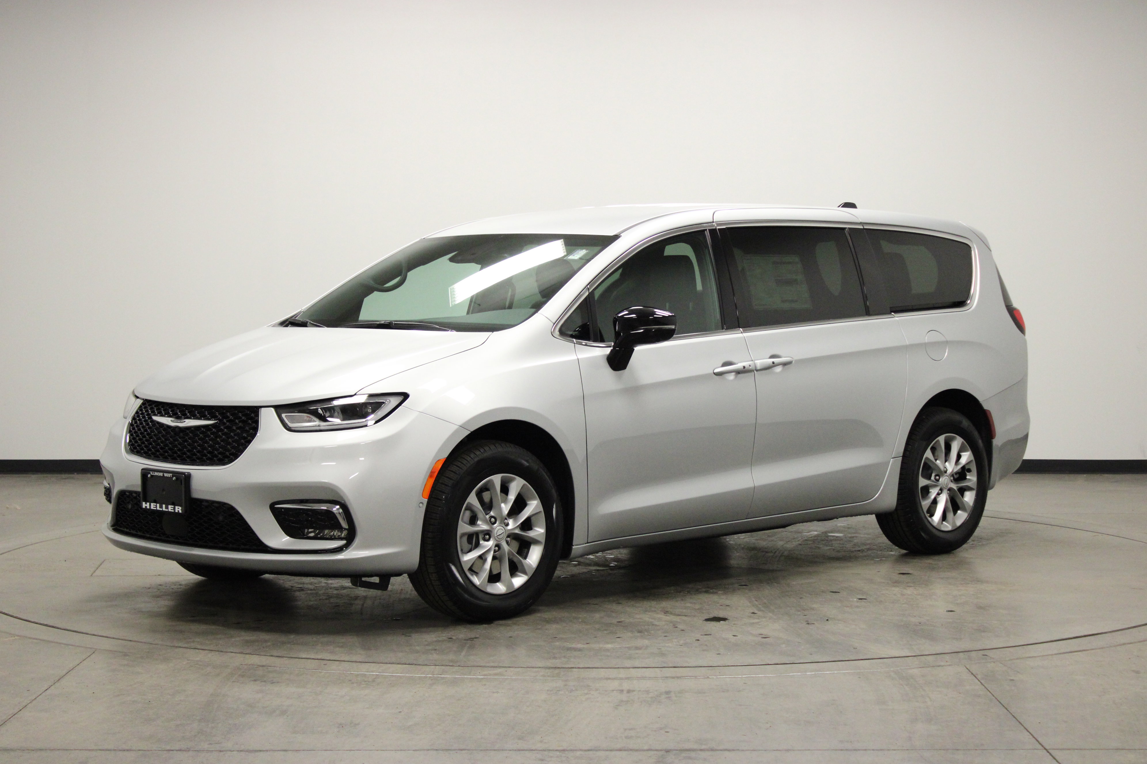 New 2026 Chrysler Pacifica Select AWD/4WD image 4
