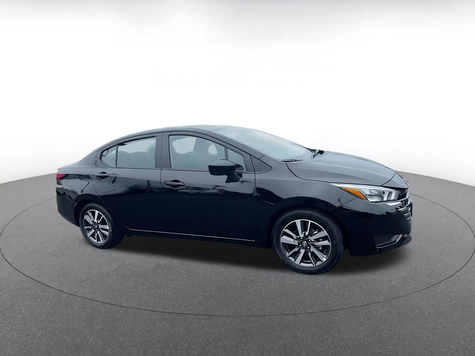 Used 2025 Nissan Versa SV image 2