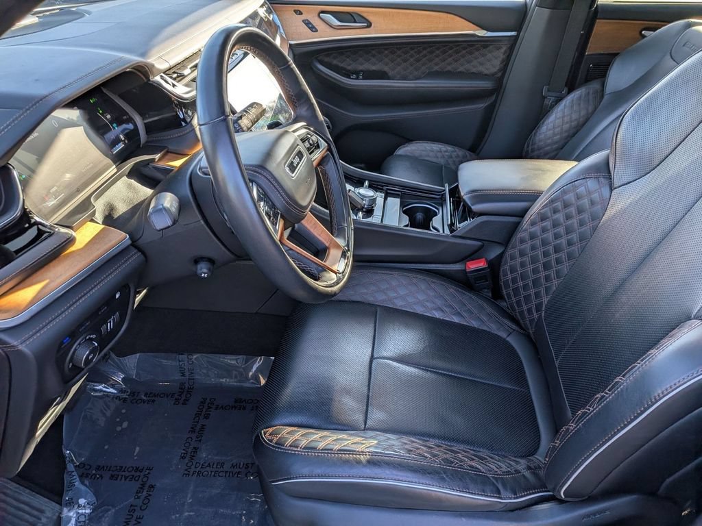 Used 2023 Jeep Grand Cherokee Summit AWD/4WD image 17